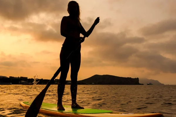 silhouette-of-a-beautiful-woman-on-stand-up-paddle-2021-08-26-19-00-08-utc-scaled-1