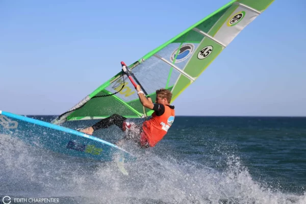 windsurf-gruissan-picto-scaled-1-1024x692